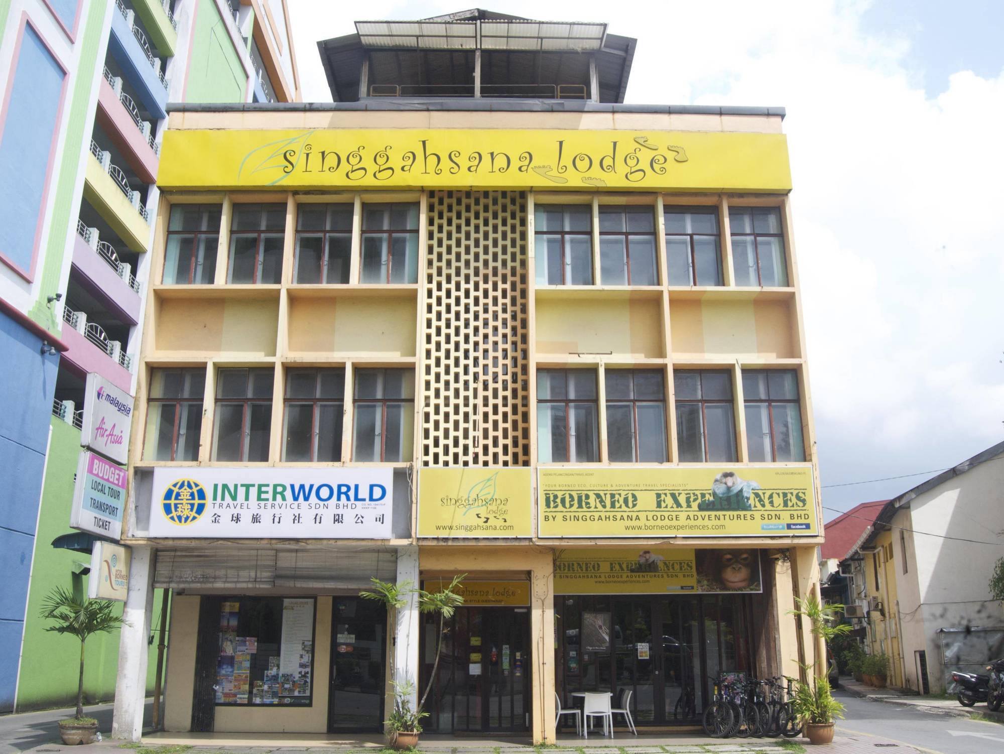 Singgahsana Lodge Kuching Exterior photo