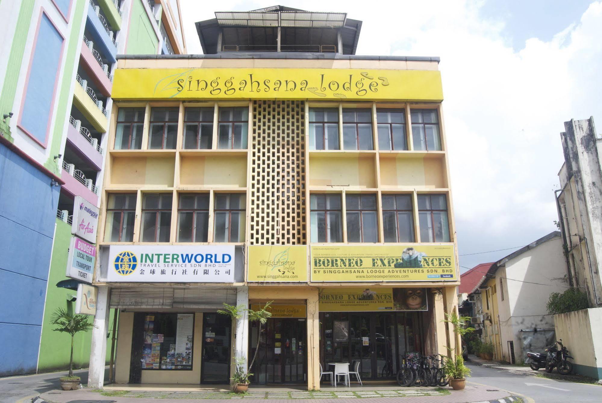 Singgahsana Lodge Kuching Exterior photo